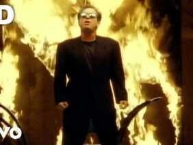 Billy Joel – We Didnt Start The Fire (Official HD Video)