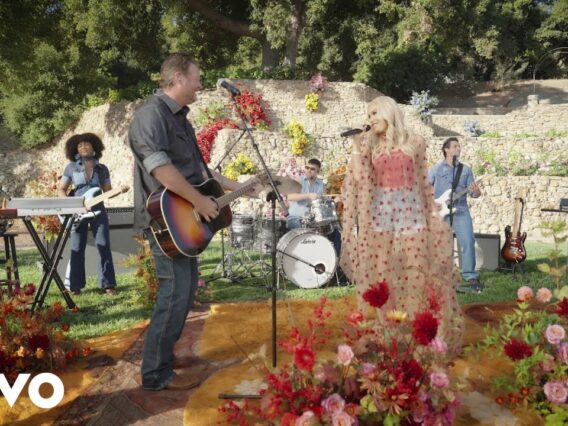 Gwen Stefani & Blake Shelton – Purple Irises (Backyard Garden Party)