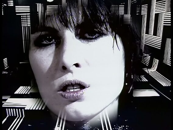 Pretenders – Talk Of The Town (Official Music Video)