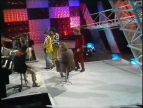 Rod Stewart and The Faces- Maggie May- TOTP 1971 (FULL VERSION)