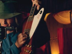 Tom Petty – You Dont Know How It Feels [Official Music Video]