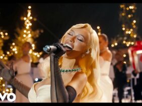 Christina Aguilera – My Favorite Things (Live from the Eiffel Tower)