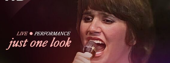 Linda Ronstadt – Just One Look (Official Live Performance)