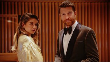 Brett Eldredge – Baby, It’s Cold Outside feat. Sofia Reyes (Latin Version) (Official Music Video)