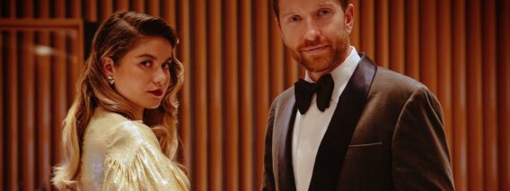 Brett Eldredge – Baby, It’s Cold Outside feat. Sofia Reyes (Latin Version) (Official Music Video)