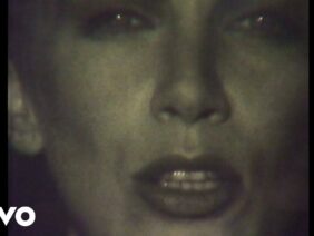 Eurythmics, Annie Lennox, Dave Stewart – Miracle of Love (Official Video)