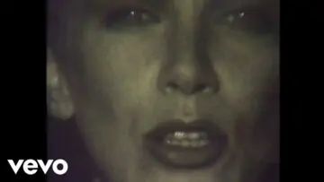 Eurythmics, Annie Lennox, Dave Stewart – Miracle of Love (Official Video)