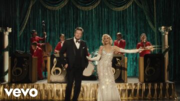 Gwen Stefani – You Make It Feel Like Christmas (Official Music Video) ft. Blake Shelton