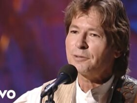 John Denver – Take Me Home, Country Roads (from The Wildlife Concert)