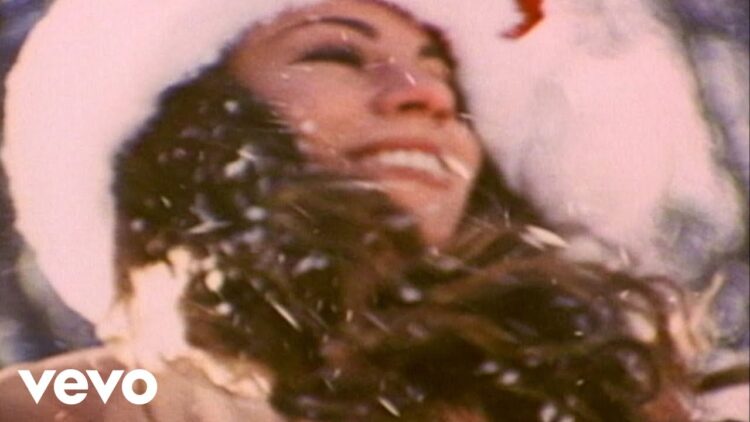 Mariah Carey – All I Want For Christmas Is You (Official Video)