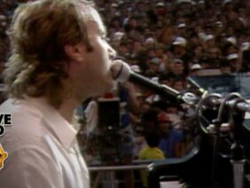 Phil Collins – In The Air Tonight (Live Aid 1985)