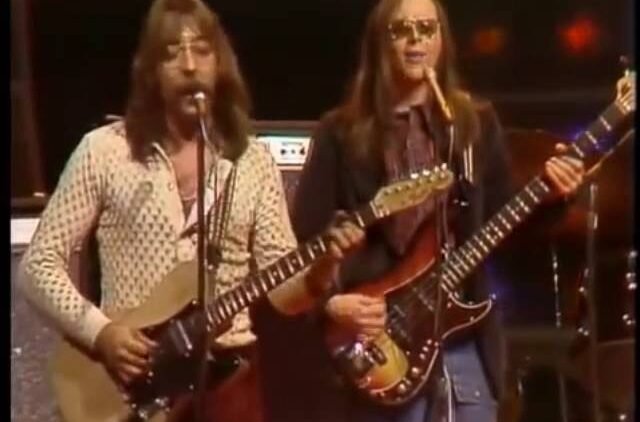 STEELY DAN – Reeling in the Years  (live)