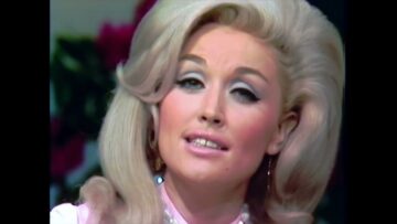 Dolly Parton – Coat of Many Colors First Performance