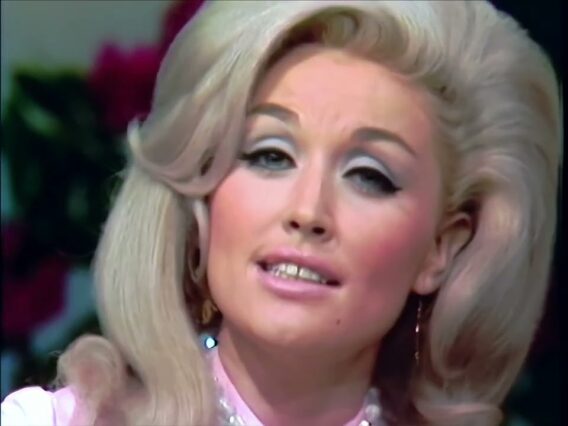 Dolly Parton – Coat of Many Colors First Performance