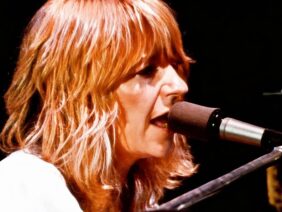 Fleetwood Mac – Go Your Own Way (Official Music Video) [HD]