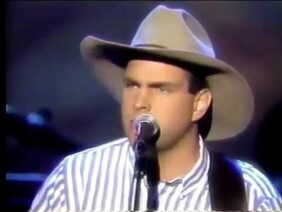 Garth Brooks – If Tomorrow Never Comes (live 1989)
