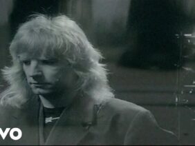 Status Quo – In The Army Now (Video)