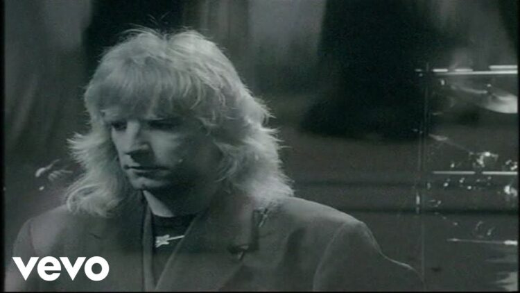 Status Quo – In The Army Now (Video)
