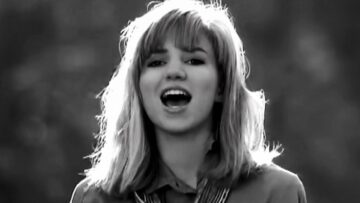 Debbie Gibson – Lost In Your Eyes (Official Music Video)