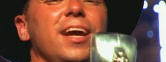 Kenny Chesney – She Thinks My Tractors Sexy (Official Video)