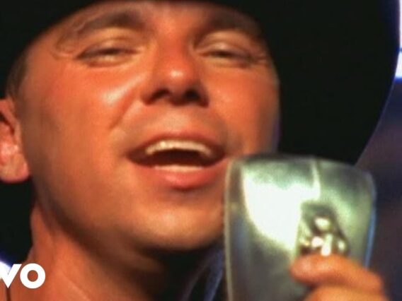 Kenny Chesney – She Thinks My Tractors Sexy (Official Video)