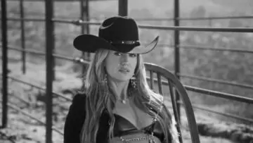 Lainey Wilson – Can’t Sit Still (Official Video)