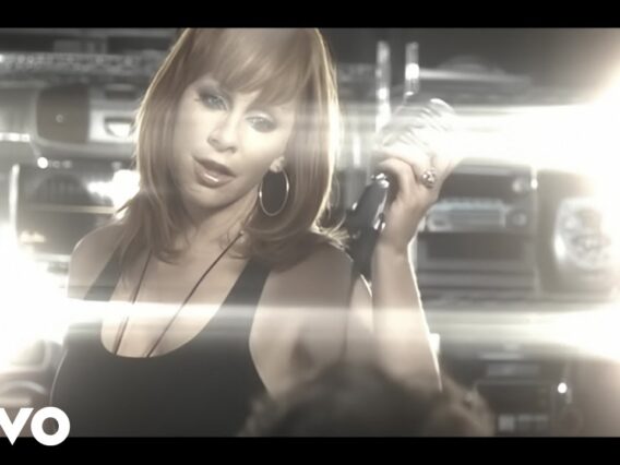 Reba McEntire – Turn On The Radio