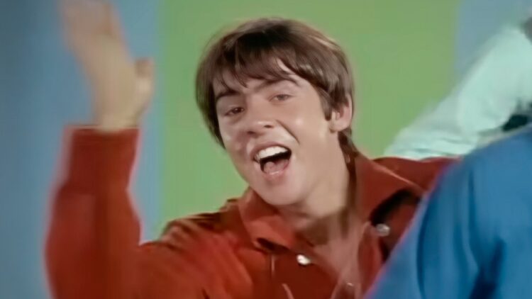 The Monkees – Daydream Believer (Official Music Video)