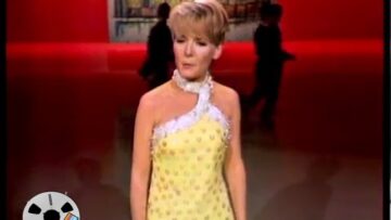Petula Clark – Downtown ( The Dean Martin Show Episode 50 Jan 26 1967 )
