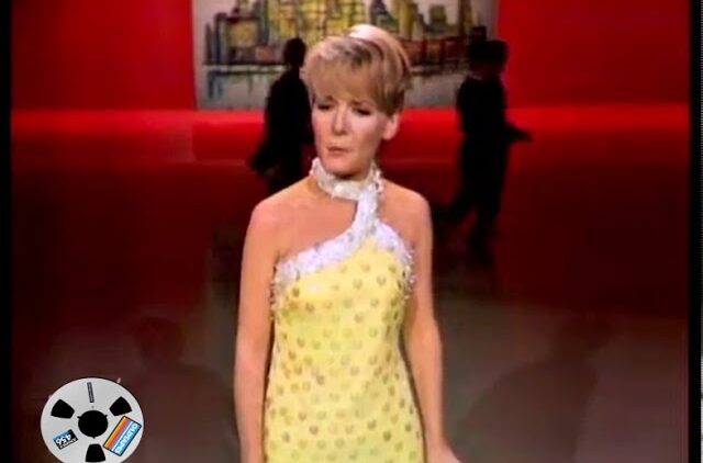 Petula Clark –  Downtown ( The Dean Martin Show  Episode 50  Jan 26  1967 )
