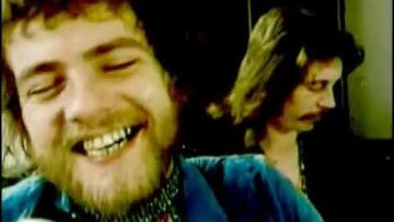 Stealers Wheel – Stuck In The Middle With You (1972)