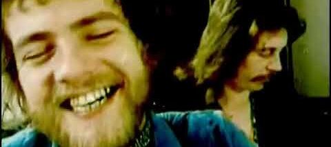 Stealers Wheel – Stuck In The Middle With You (1972)
