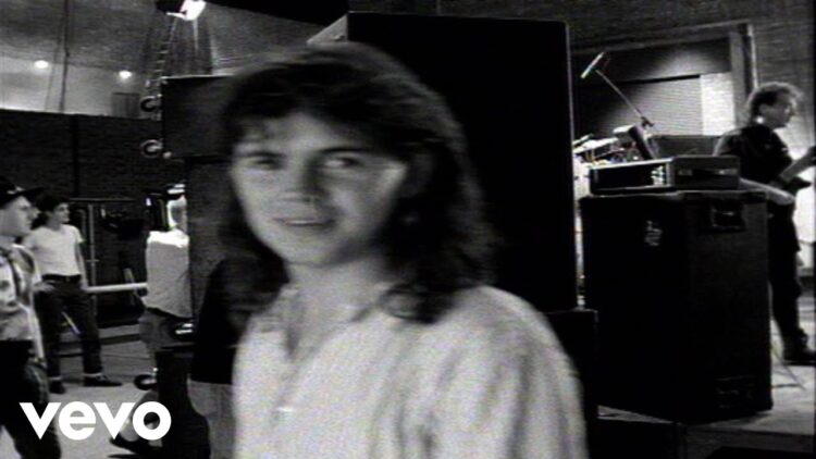 Cutting Crew – (I Just) Died In Your Arms (Official Music Video)