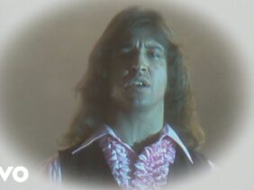 Kansas – Dust in the Wind (Official Video)