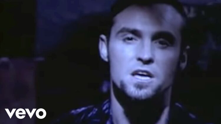 Wet Wet Wet – Love Is All Around