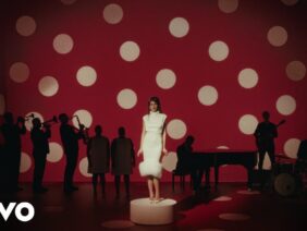 SIENNA SPIRO – Great Expectation (Official Music Video)