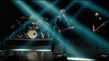 Nickelback – Leave Me Behind (Official Music Video)