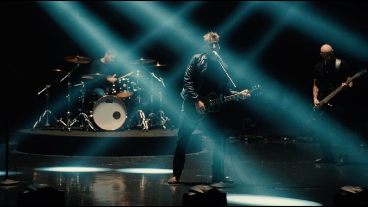 Nickelback – Leave Me Behind (Official Music Video)
