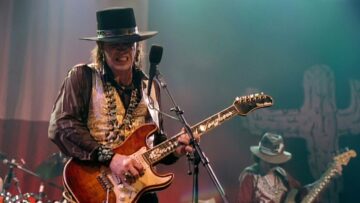 Stevie Ray Vaughan – Tin Pan Alley (Live at Capitol Theatre 1985)