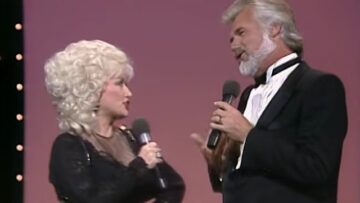 Kenny Rogers & Dolly Parton – Islands in the Stream | CMA Awards 1983