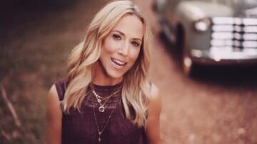 Sheryl Crow – Pick You Up (Official Music Video)